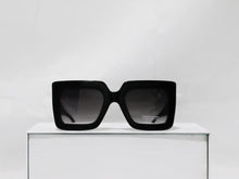 Load image into Gallery viewer, Big Chic Shades, Black Oversized sunglasses
