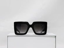 Load image into Gallery viewer, Big Chic Shades, Black Oversized sunglasses