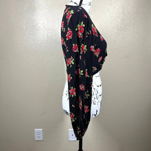 Load image into Gallery viewer, Women top Zara crop top black/Red floral long sleeve with front opening size S
