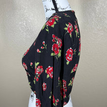 Load image into Gallery viewer, Women top Zara crop top black/Red floral long sleeve with front opening size S