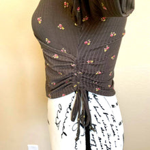 Load image into Gallery viewer, Antistar women top Grey floral V-neckline side ruched tie crop top