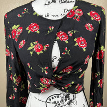Load image into Gallery viewer, Women top Zara crop top black/Red floral long sleeve with front opening size S