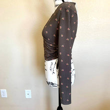 Load image into Gallery viewer, Antistar women top Grey floral V-neckline side ruched tie crop top